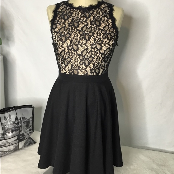Francesca's Collections Dresses & Skirts - Beautiful Francesca’s lace top dress in like new Size M